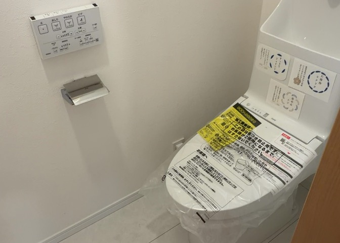 トイレは大きさや形、機能、抗菌性などが異なる多種多彩なタイプが各メーカーから出ています。それぞれに良さがあるため、事前にどういったタイプのトイレがいいのかをご家庭内で決めて、内見に行くといいでしょう。