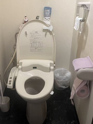 ウォシュレット付きのトイレ♪　窓が付いているため、換気がしっかりできます！