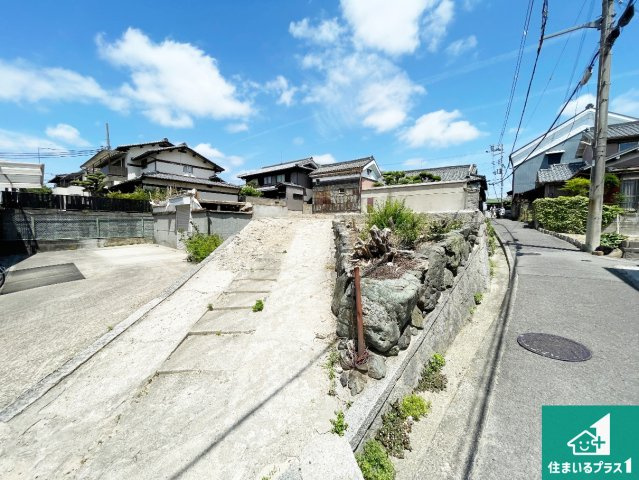 周辺は落ち着いた街並みの住宅地！子育てがしやすい住環境です！