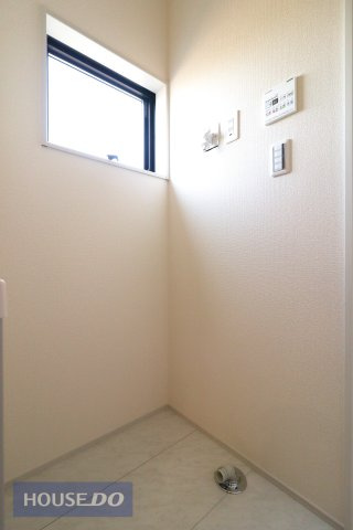 【ランドリースペース】現地完成写真。家事動線など使い勝手がよく、お洗濯がしやすいですね。