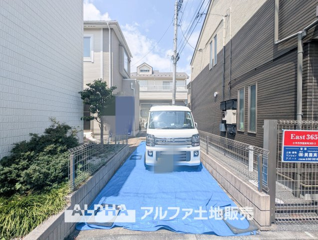 【Parking　】◆駐車スペース◆を確保した住まい。日々の車の出し入れがしやすく、来客時にも対応可能。カーライフを前提とした、安心感のある住環境です。