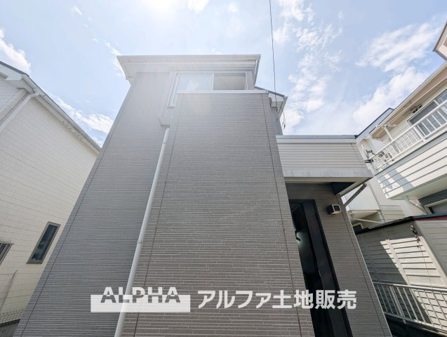 【Quiet　Comfort】　◆静けさとともに◆　外の喧騒を忘れさせる落ち着きが、日々に余白を生む。ここでの時間が、自然と笑顔を増やしていく。
