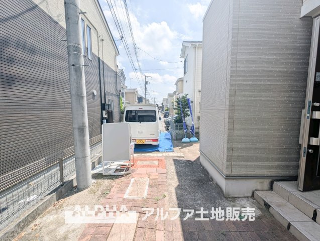 【Bicycle　Space】　◆駐輪スペース◆自転車を複数台置けるスペースを確保。通勤・通学用はもちろん、お子様の自転車や趣味のバイク置場としても使いやすい住まいです。