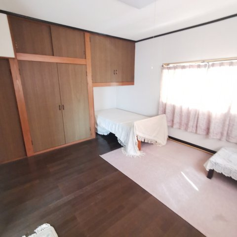 毎日の暮らしにそっと馴染む、落ち着きある洋室　