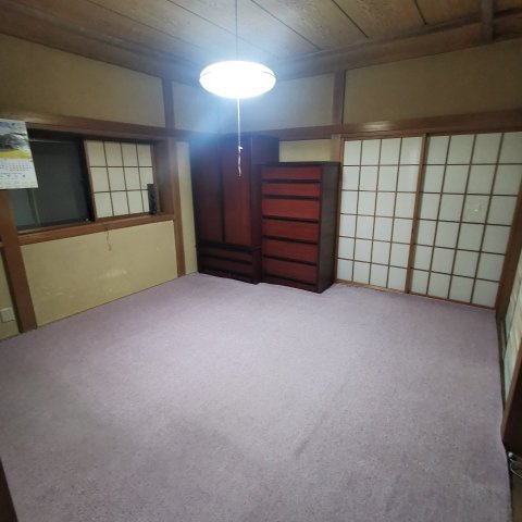 家族の声が重なるたび、部屋がぬくもりで満ちていく。“ただいま”から“おやすみ”まで、心がつながるリビングです　