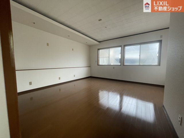 ゆったりした洋室です