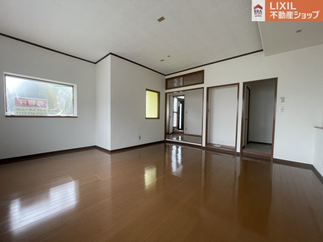 ゆったり過ごせる居間です