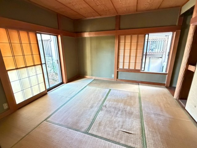 来客時や、将来的な収納中心のお部屋としても重宝する広さです。