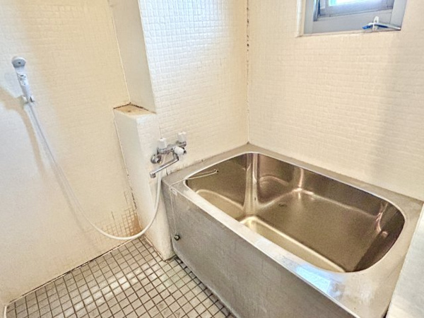 【四軒家住宅の浴室】