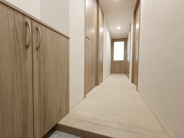 【玄関、廊下】　