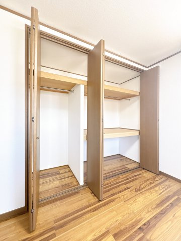 北側6.5帖洋室、収納