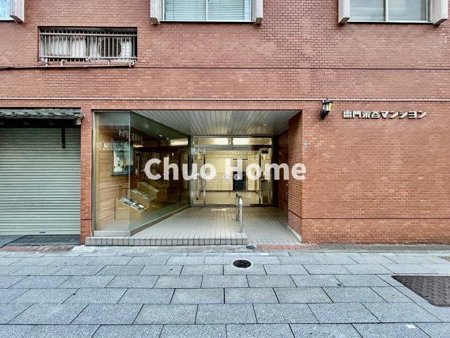 【エントランス】マンションのエントランスは、その物件の印象を決める、顔とも言える場所です。毎日通る場所ですからきれいなのが一番です。