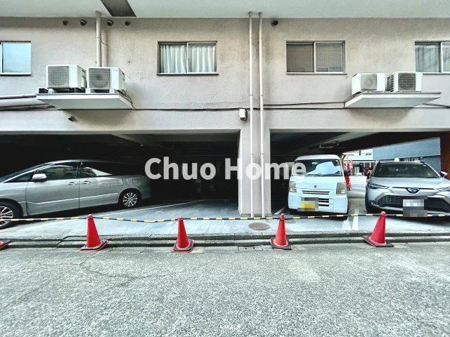 【敷地内駐車場】最新の空き状況や費用などの詳細は担当スタッフまでお問い合わせください。