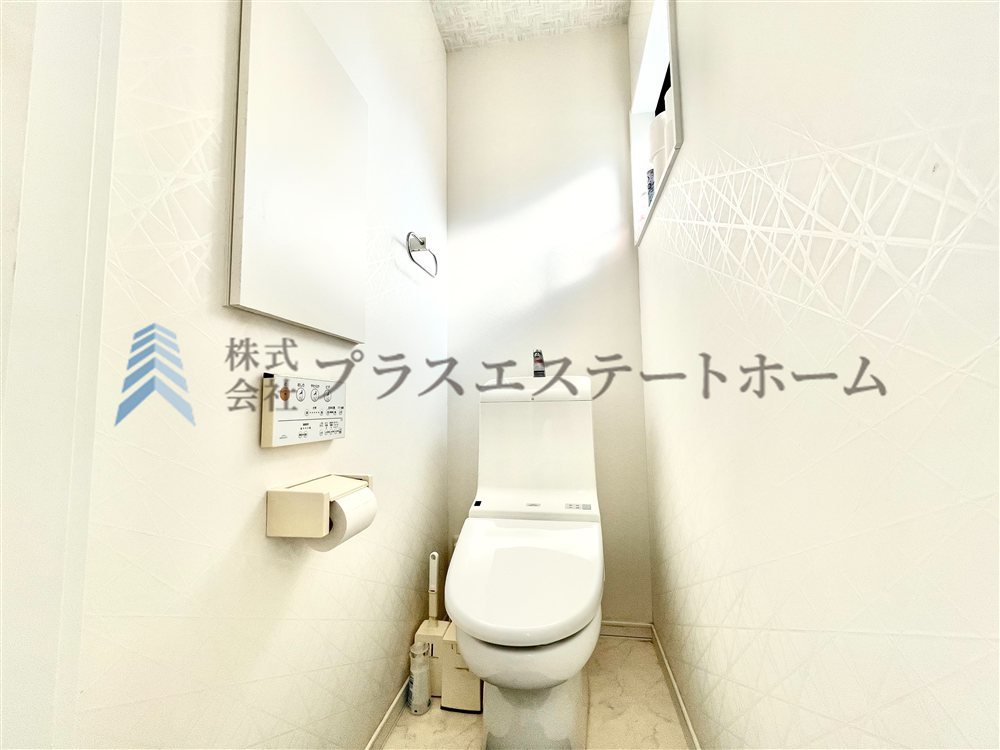 きれいをまもるせいけつトイレ♪お掃除はサッとひとふきで完了！　少ない水で、汚れをしっかり洗い流します