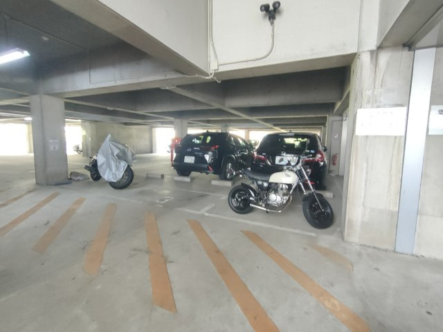 【バイク置き場】