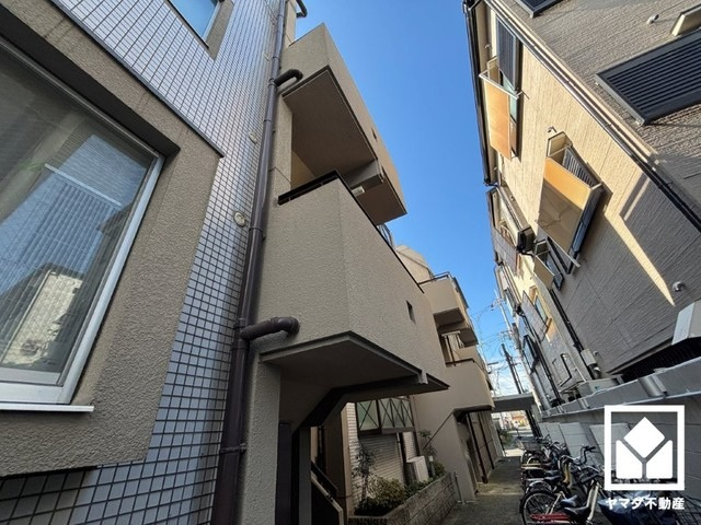 広々24帖のLDKが魅力。家族全員がリラックスできる、ゆったりとした快適リビングで温かい団らんの時間を。