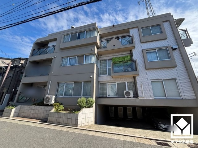 浴室は小窓が付いているので明るく、こもりがちな湿気もすぐ取り除くことができます。