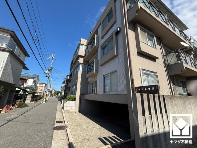 トイレは温水洗浄便座付きで、季節を問わずいつでも温かい便座をお使いいただけます。