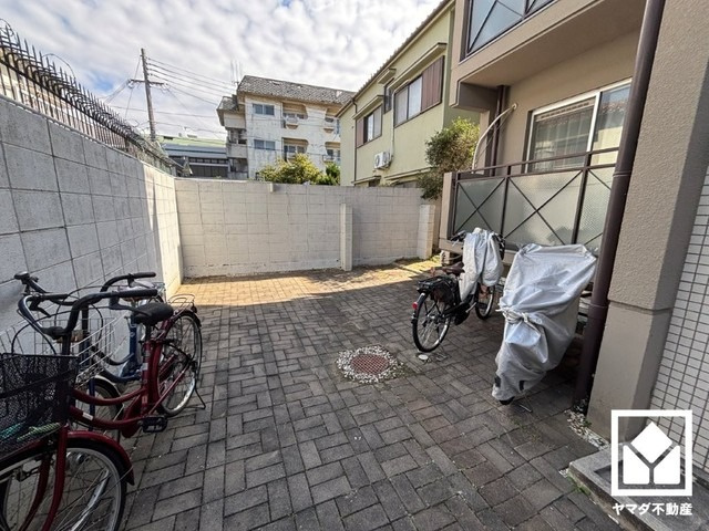 たっぷり収納できる納戸付きだから、家の中をもっとスッキリ。季節の荷物や趣味の道具もしっかり収納。