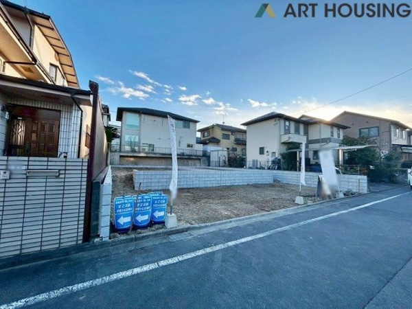 【八王子市鹿島　新築一戸建て　2号棟の前面道路含む現地写真】