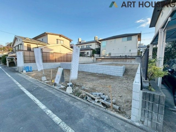 【八王子市鹿島　新築一戸建て　2号棟の前面道路含む現地写真】