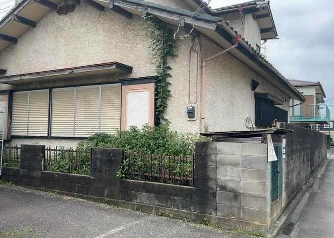 隣家の土地はどうなっているのか、生活利便施設が近くにあるのか、学校まで近いかなど、お客様のライフスタイルにあわせたイメージが重要です。また、近くにあると困る施設が近くにないかも確認するといいでしょう。