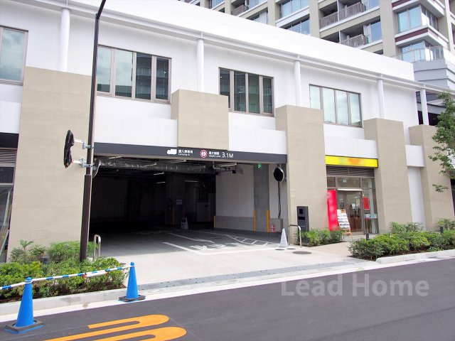 雨や直射日光から大切な愛車を守れる屋内駐車場です！お買い物後の荷物の搬入もスムーズに行えます♪