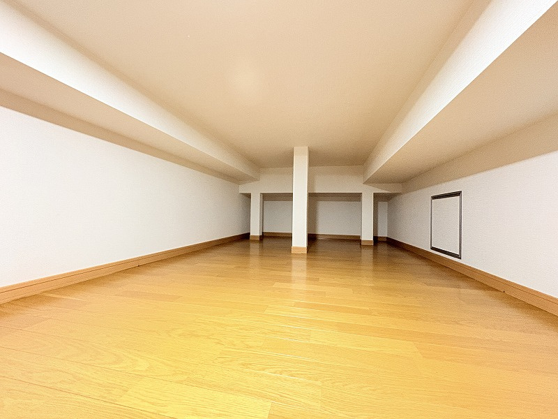季節インテリアや趣味用品の収納に便利な小屋裏収納。