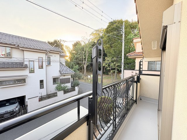 2居室から出入りできお洗濯に便利な南西バルコニー