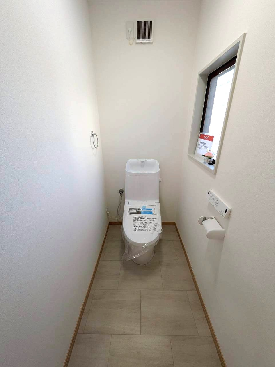1階お手洗いになります。トイレは未使用、新品交換済♪　お手洗いは2階にもあります。