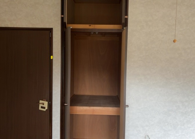 デザイン性を重視しすぎて収納が少なかった！なんてことにならないため、事前に現地で収納の数を確認しておくことをお勧めします。クローゼット以外にも床下収納や屋根裏収納、パントリーなどもチェックしましょう。