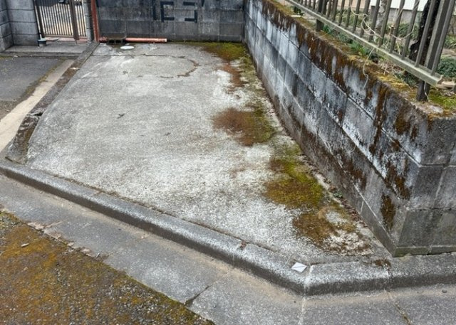 駐車場と明記されていても、最小スペースでつくられた駐車場だと大型車は駐車できなかったり、出入りしにくくなったりする可能性があります。お車のサイズと購入したい物件の駐車場のサイズを現地で確認しましょう。