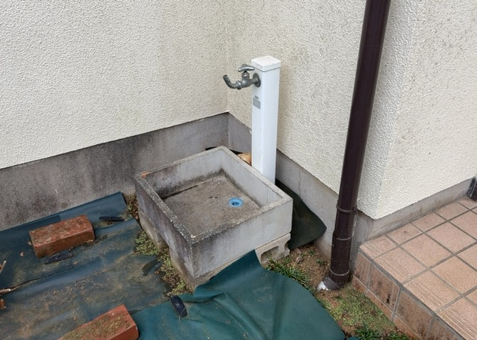 敷地内に散水栓や立水栓があると便利です。水道水を直接利用できるため、水を運ぶ手間を省くことが出来ます。大量の水を必要とする洗車作業や清掃などに役立ちます。その他設備とあわせて、現地でご確認ください。