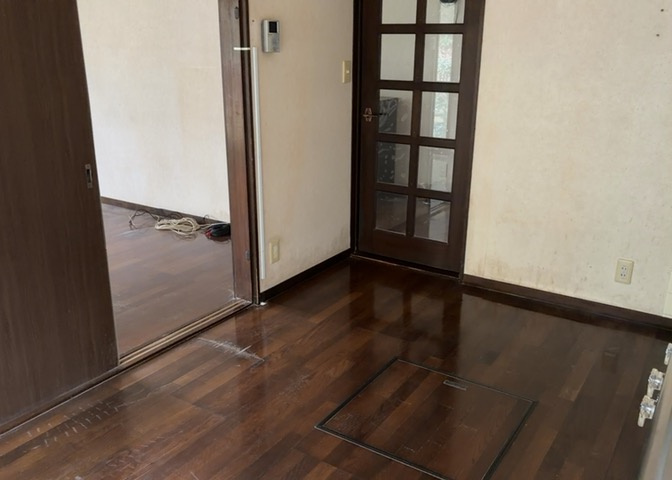 ダイニングは、食事や家族の団らんスペースとしてだけではなく、ほかの用途としても使用することができます。ダイニングテーブルを置き、食事のためのスペースを作ることでリビングとの差別化を図ることができます。