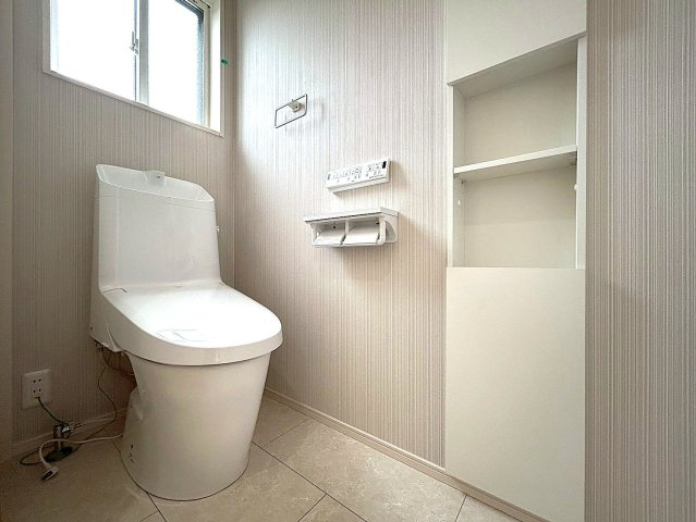 2階にもトイレが付いているので、朝の混雑時や就寝時も安心です。