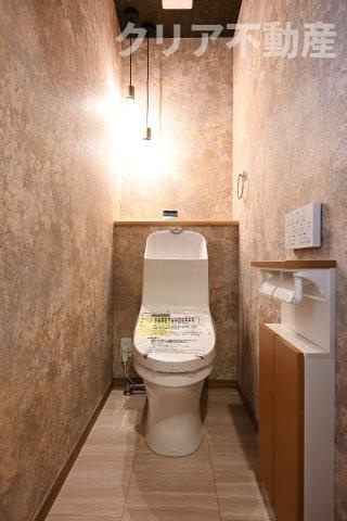 シャワー＆暖房便座付きのトイレです！