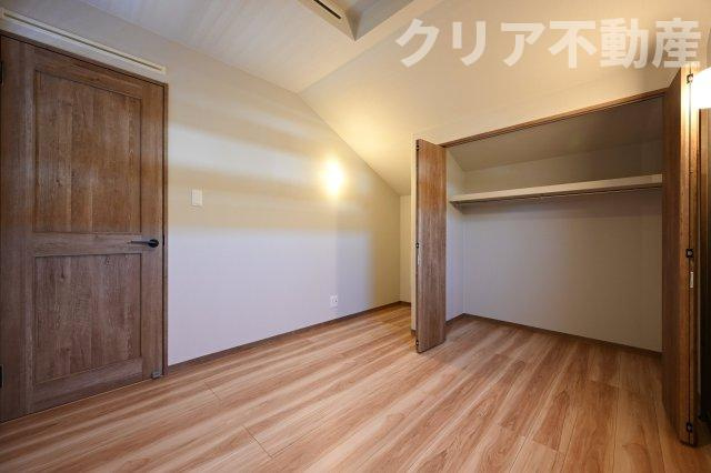 広々としたクローゼットでお部屋はいつでもスッキリクリアに！