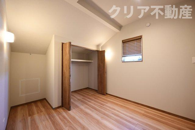 寛ぎの時間を紡ぎだす主寝室。大型ベッドを置いても余裕です。