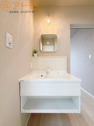 洗面所って朝に込み合いませんか？　2階独立洗面台で朝の時間を少しお手伝い！