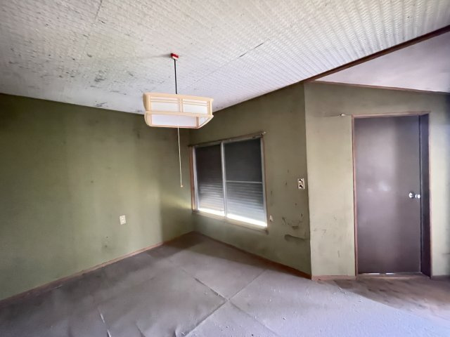 ダイニング付近の洋室にドアがついており、こちらからお庭に出ることもできます。