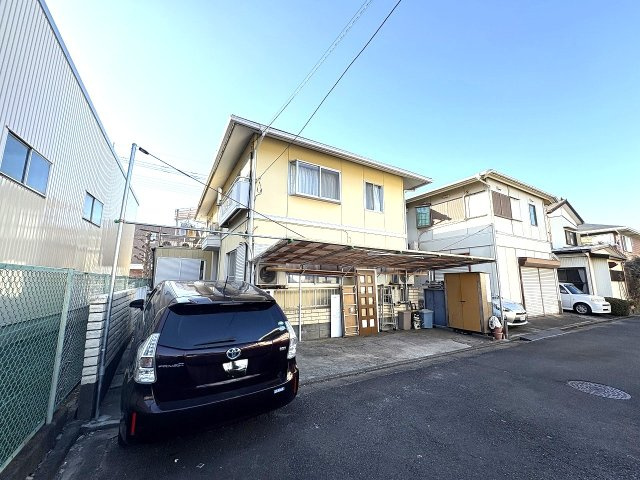 閑静な住宅街で近隣に買い物施設が充実しています！　ご見学の際は事前に東越谷店までご連絡くださいませ！