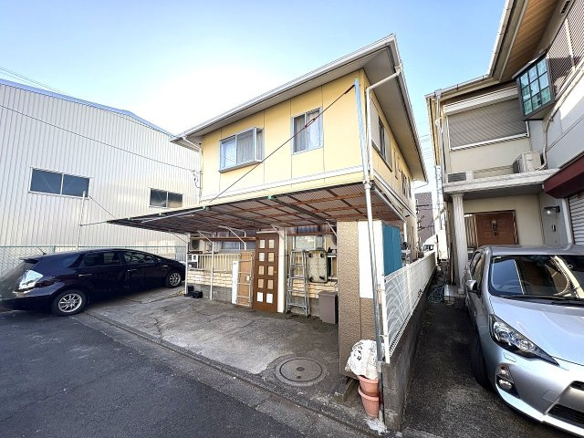 閑静な住宅街で近隣に買い物施設が充実しています！　ご見学の際は事前に東越谷店までご連絡くださいませ！