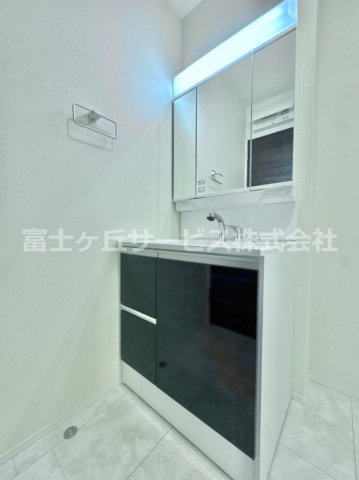 独立洗面台、朝の身支度には欠かせません