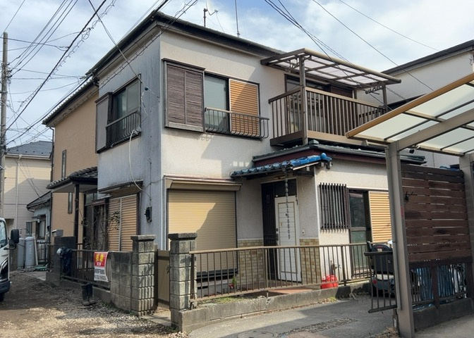 南側道路の場合は長い時間光を入れ込むことができるため、庭やリビングを道路側に持ってくることが多く土地価格も高い傾向にあります。一方北側道路だとリビングや庭が南側になりプライバシーを守ることができます。