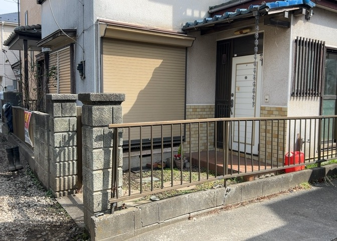 車一台あたりに必要なスペースは、標準サイズの普通自動車で横幅2m50cm、長さ5mは必要になります。ただし、乗降のことも考慮して横幅3m30cm、長さ5m50cmほどは確保できるところを選びましょう。