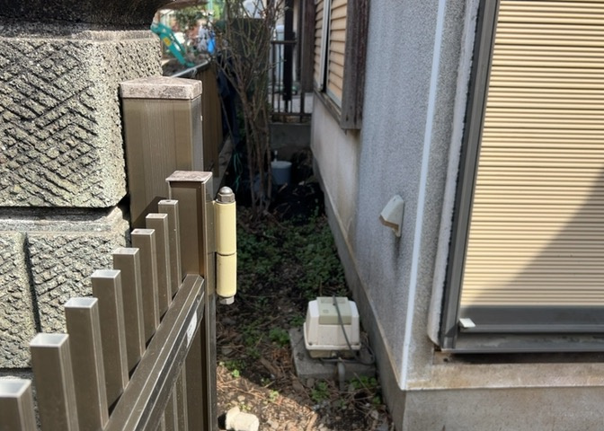 庭のある家に住むことのメリットとして、子どもたちの遊び場を確保できること、ガーデニングや家庭菜園を楽しめること、明るさを確保できることがあります。また、配置を工夫することでプライバシーが確保できます。