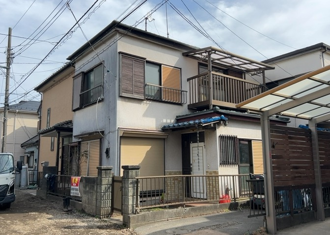 住宅用の土地では前面道路に2m以上接していなければならないと法律で定められています。しかし、お持ちの車のサイズやライフスタイルなどにより、2mでは利便が悪い場合もございますので、事前に確認しましょう。