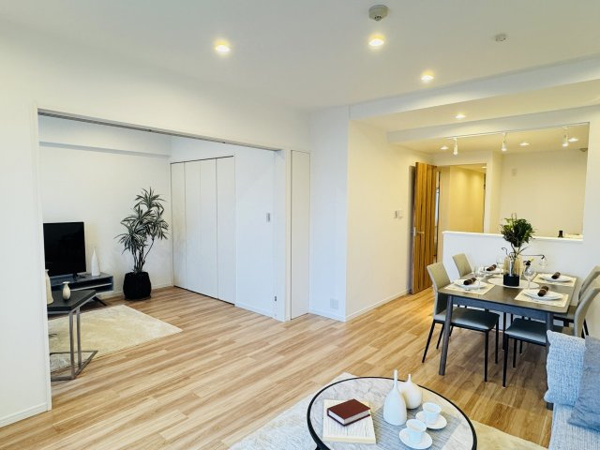 マクシスタワーズアーバンデュオの居間