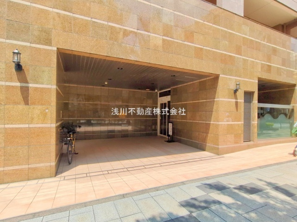 マクシスタワーズアーバンデュオのエントランス