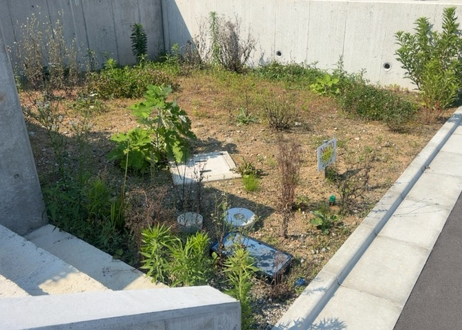土地を買う際、住む地域の自治体や福祉の補助制度にも注目してみましょう。子供や老人の医療補助やゴミ出しのルールなど、自治体によってルールに大きな違いがあるため、暮らしやすい土地で判断するとよいでしょう。